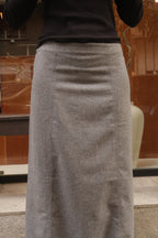 FALDA LARGA CON COSTURAS GRIS