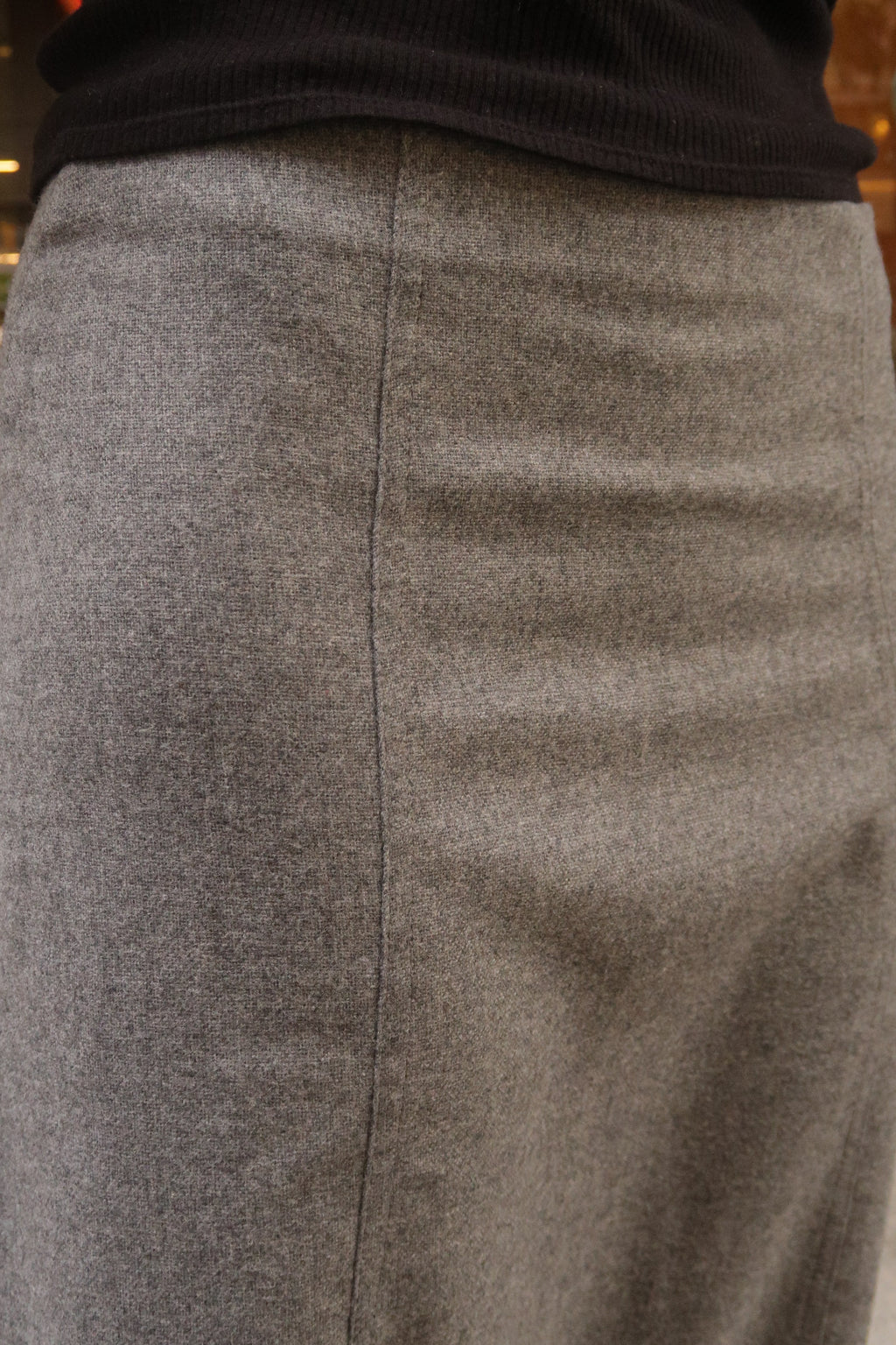 FALDA LARGA CON COSTURAS GRIS