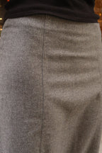 FALDA LARGA CON COSTURAS GRIS