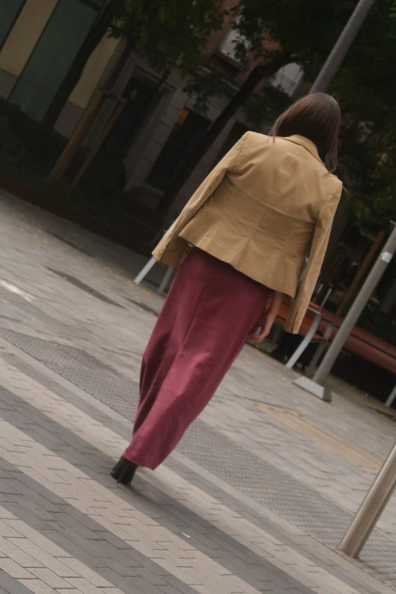 FALDA LARGA CON COSTURAS ROSA