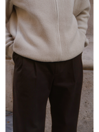 PANTALON PINZAS RECTO MARRON