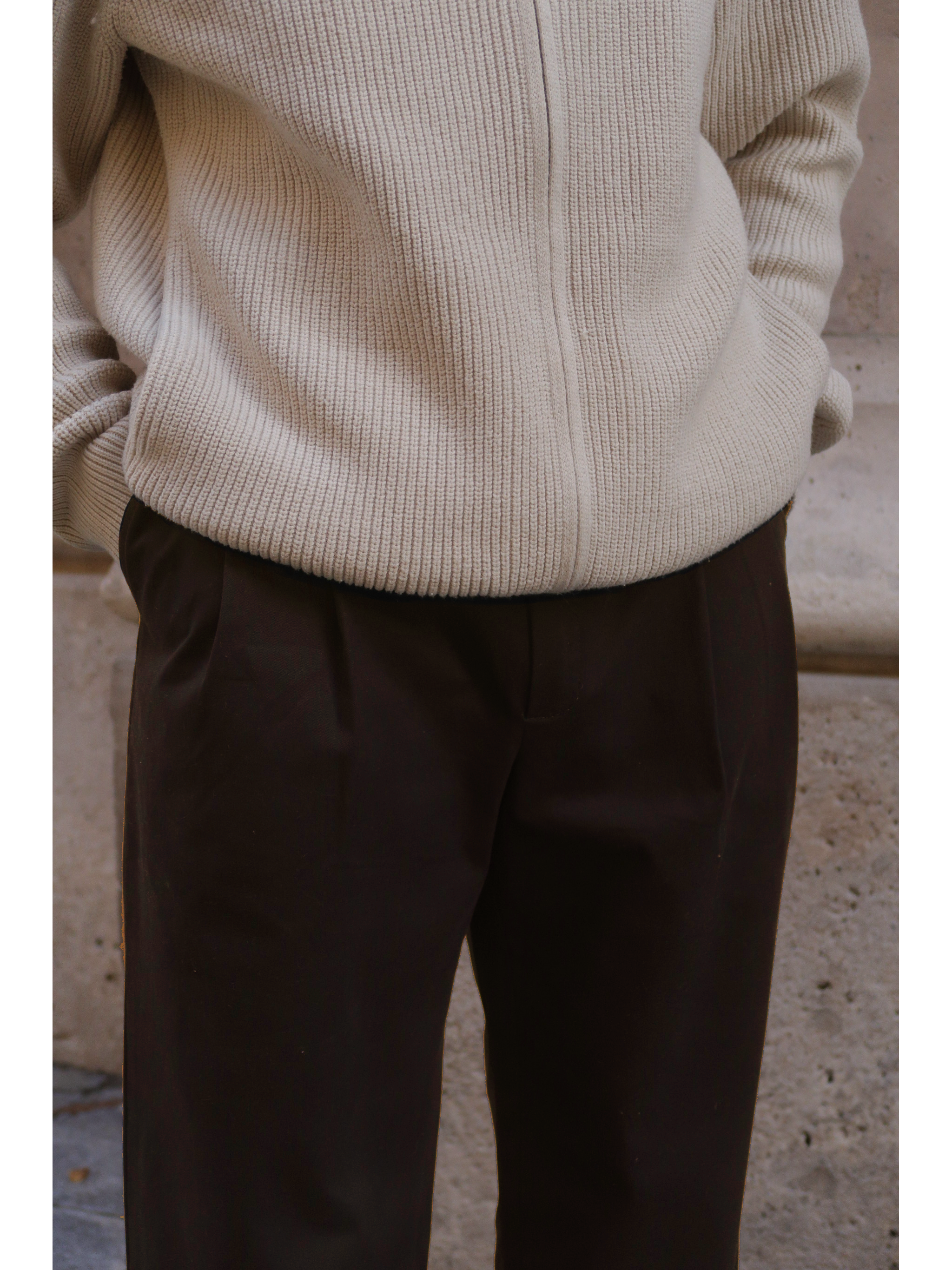 PANTALON PINZAS RECTO MARRON