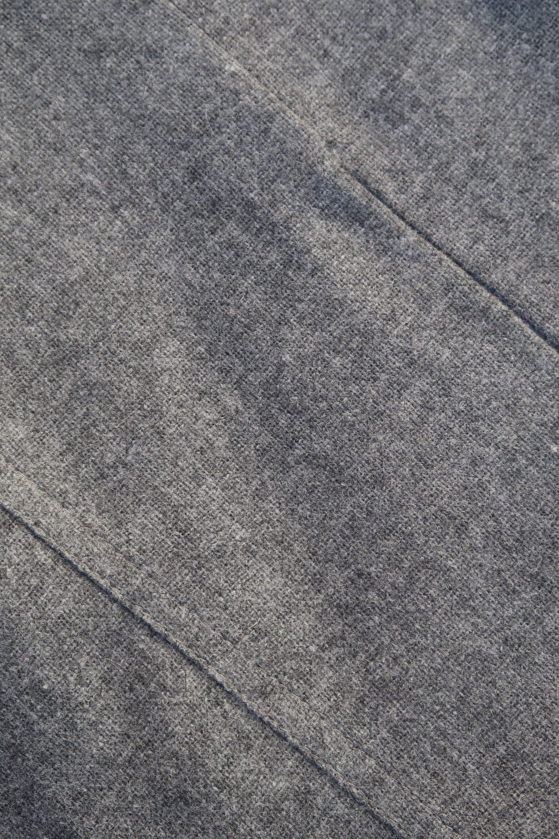 FALDA LARGA CON COSTURAS GRIS