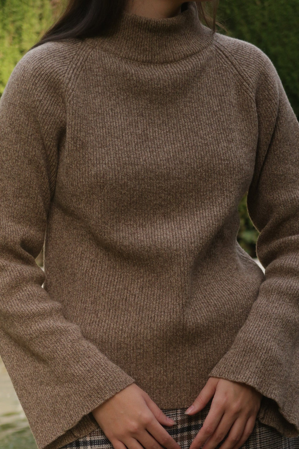 JERSEY PUNTO CUELLO SUBIDO MARRON