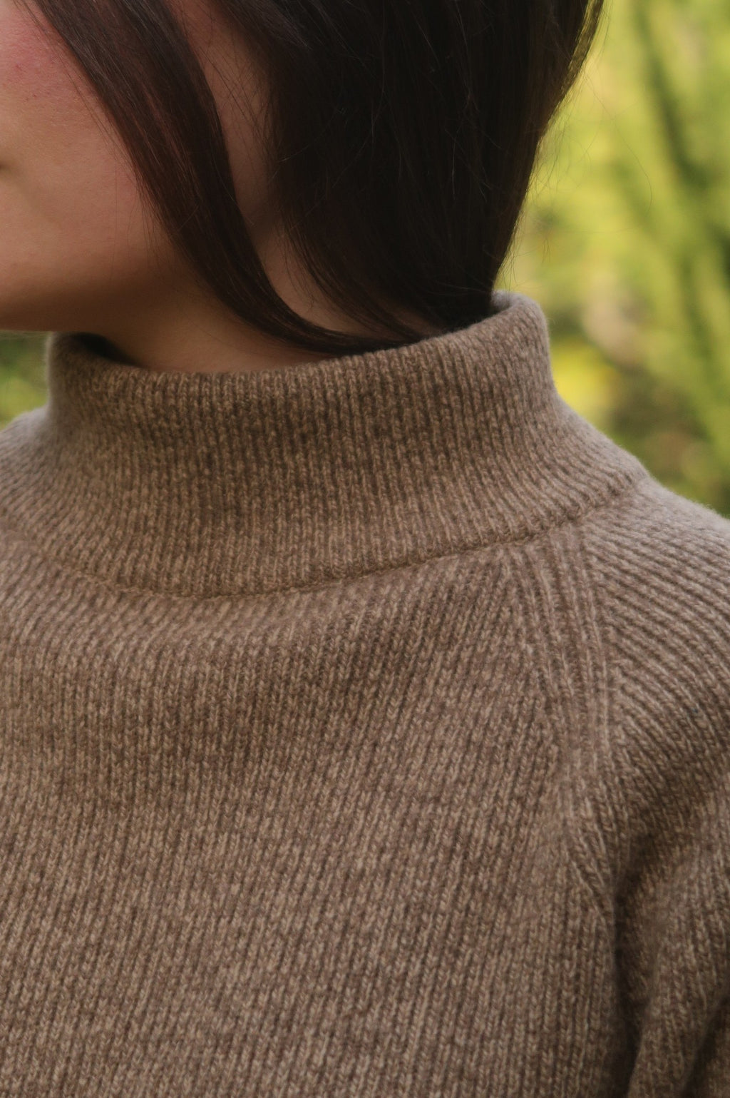 JERSEY PUNTO CUELLO SUBIDO MARRON