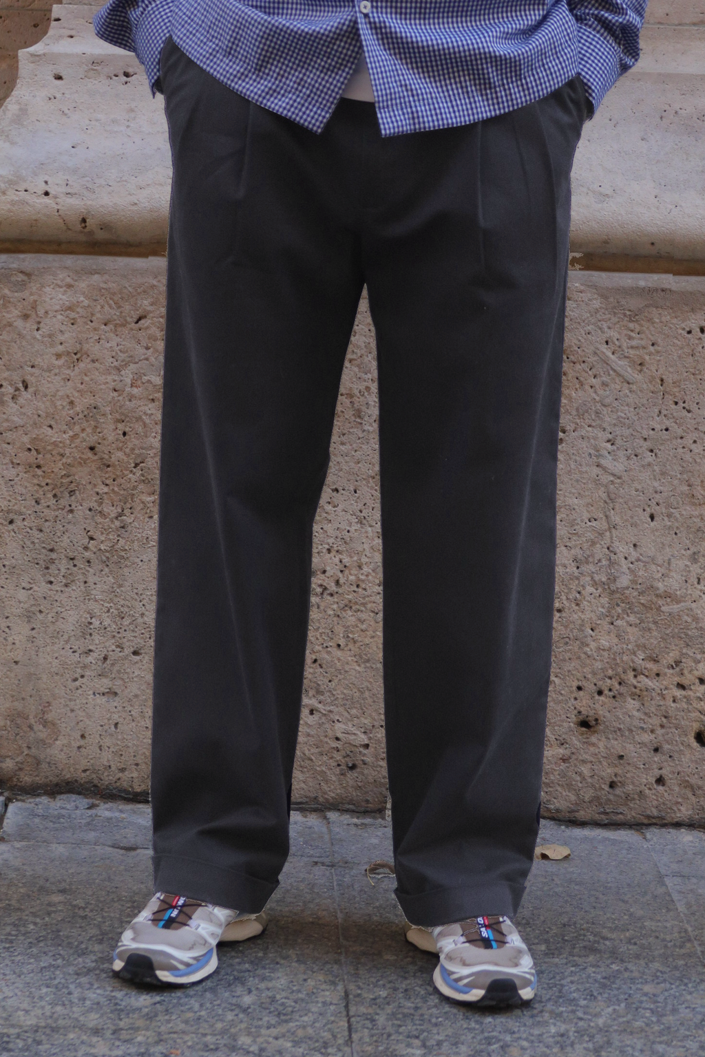 PANTALON PINZAS RECTO GRIS