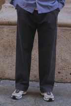 PANTALON PINZAS RECTO GRIS