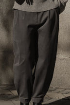 PANTALON PINZAS BALLOON GRIS