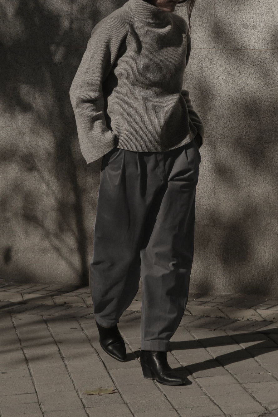 PANTALON PINZAS BALLOON GRIS