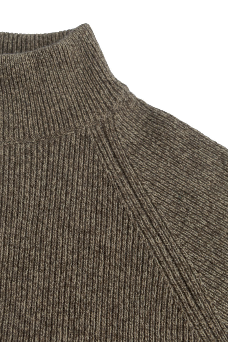 JERSEY PUNTO CUELLO SUBIDO MARRON